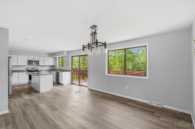 3647 E Galbraith Road, Amberley, OH 45236