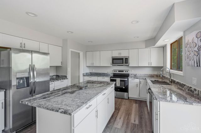 3647 E Galbraith Road, Amberley, OH 45236