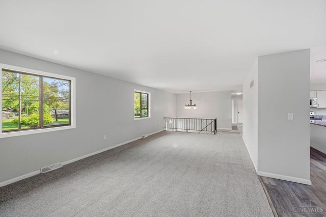 3647 E Galbraith Road, Amberley, OH 45236