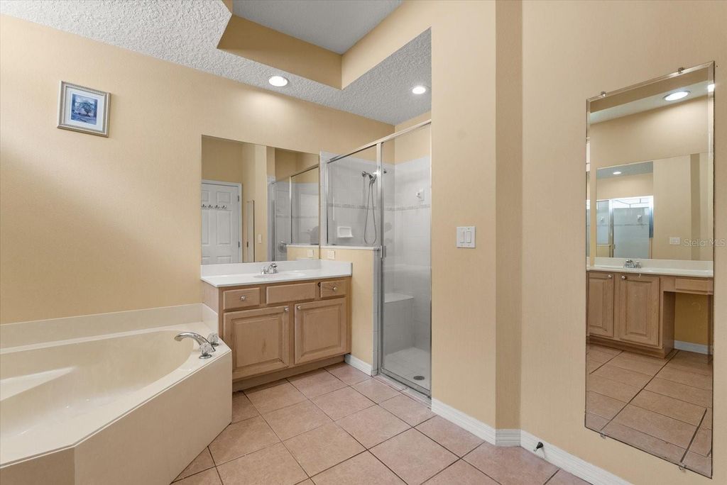 Image 15 of property listing at 3377 STERLING LAKE CIRCLE, Oviedo, FL 32765