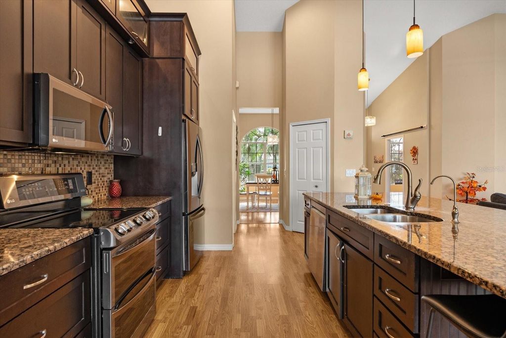 Image 4 of property listing at 3377 STERLING LAKE CIRCLE, Oviedo, FL 32765