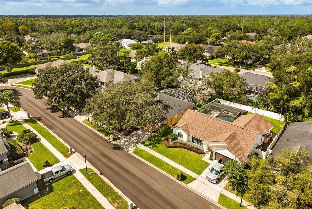 Image 31 of property listing at 3377 STERLING LAKE CIRCLE, Oviedo, FL 32765