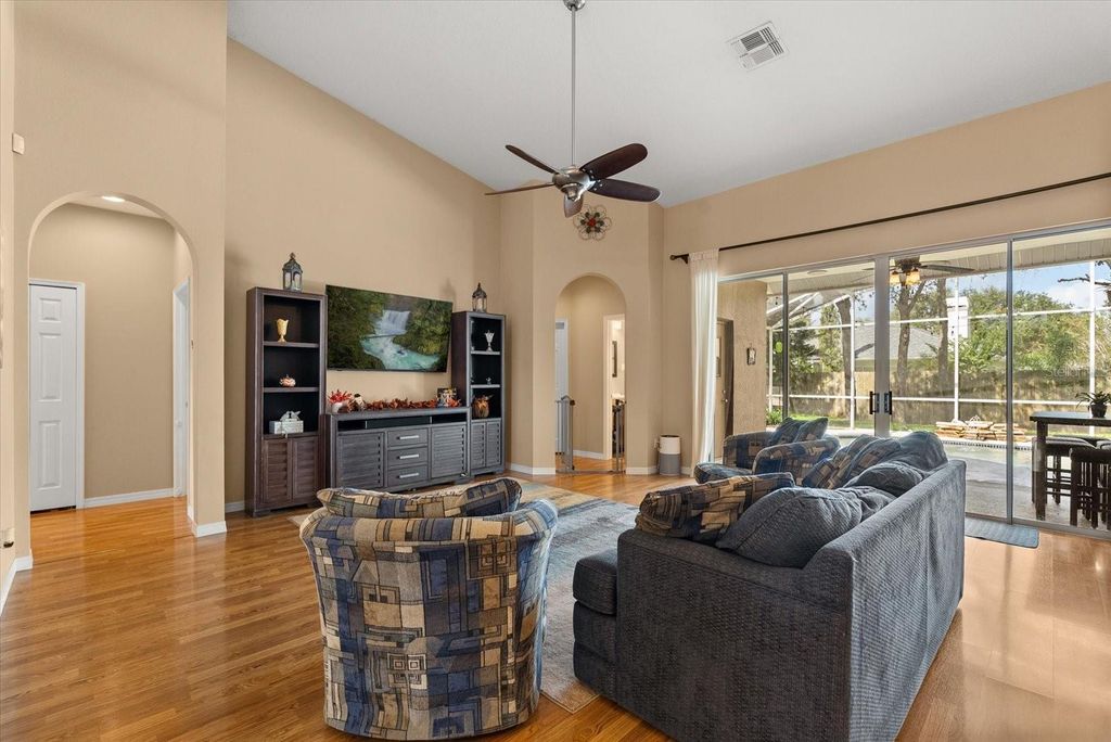 Image 6 of property listing at 3377 STERLING LAKE CIRCLE, Oviedo, FL 32765