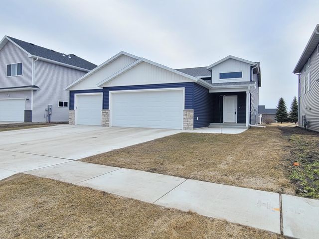 2308 36th Avenue S, Moorhead, MN 56560