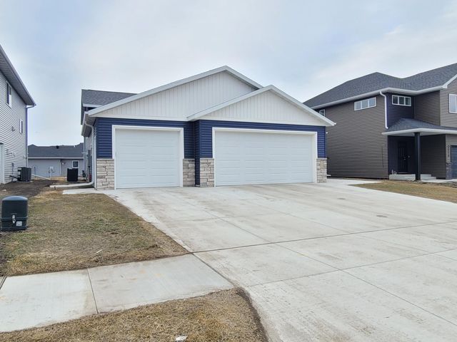 2308 36th Avenue S, Moorhead, MN 56560