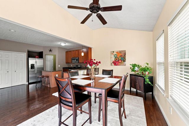 1332 Wagy Square, Pataskala, OH 43062