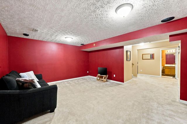 1332 Wagy Square, Pataskala, OH 43062