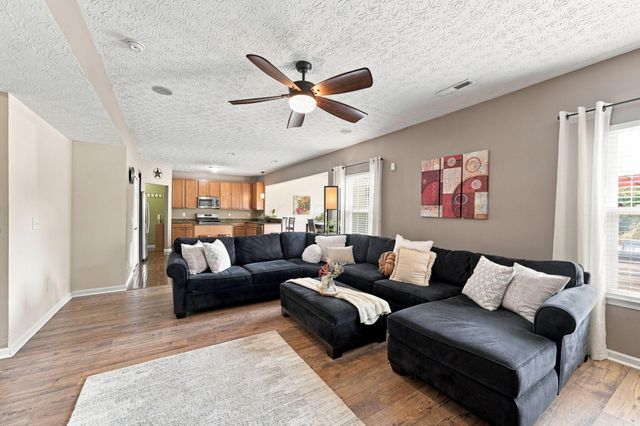 1332 Wagy Square, Pataskala, OH 43062