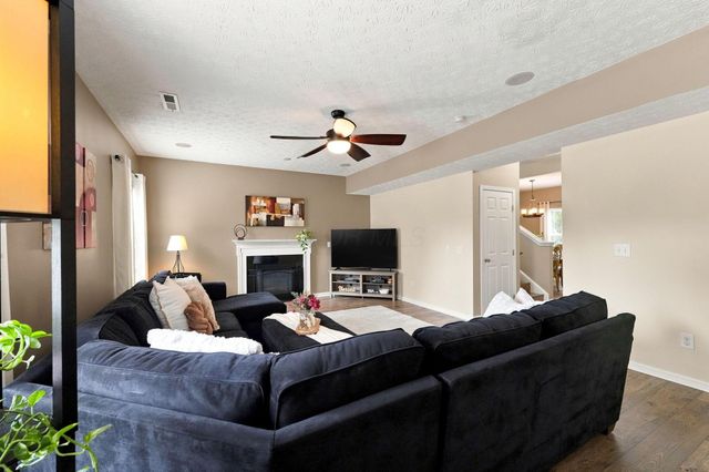 1332 Wagy Square, Pataskala, OH 43062