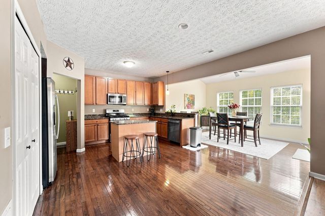1332 Wagy Square, Pataskala, OH 43062