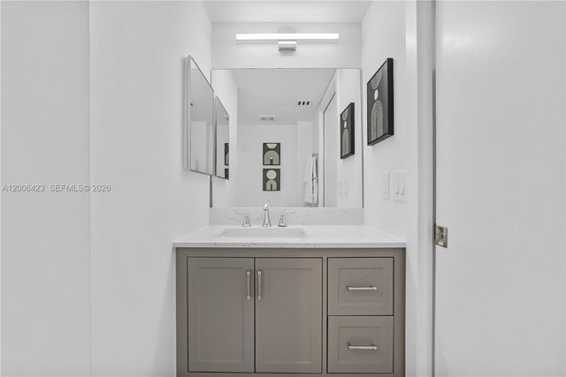 1155 Brickell Bay Dr 2003, Miami, FL 33131