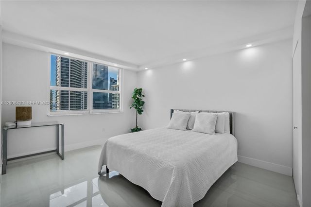 1155 Brickell Bay Dr 2003, Miami, FL 33131