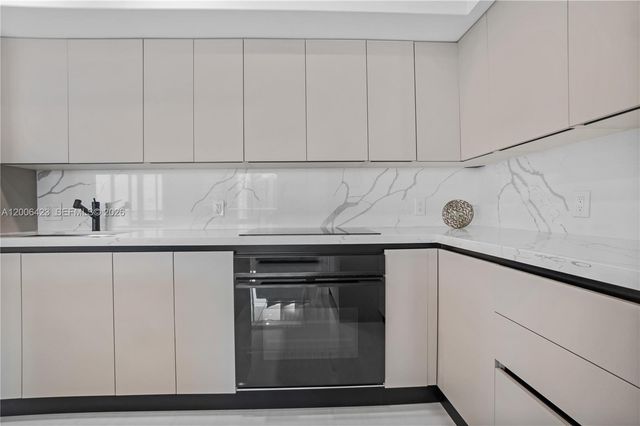 1155 Brickell Bay Dr 2003, Miami, FL 33131