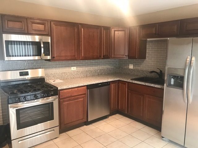 110 N Oak Lane, Glenwood, IL 60425