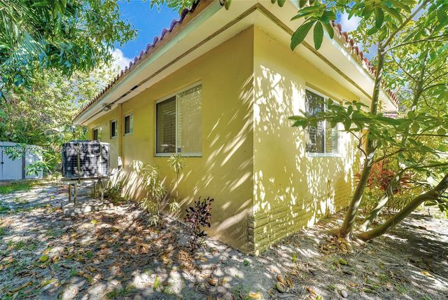 11919 NE 8th Avenue, Biscayne Park, FL 33161