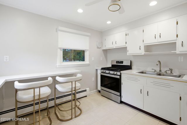 34 Hemlock Road, Howell, NJ 07731