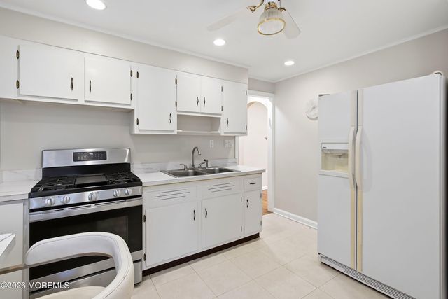 34 Hemlock Road, Howell, NJ 07731