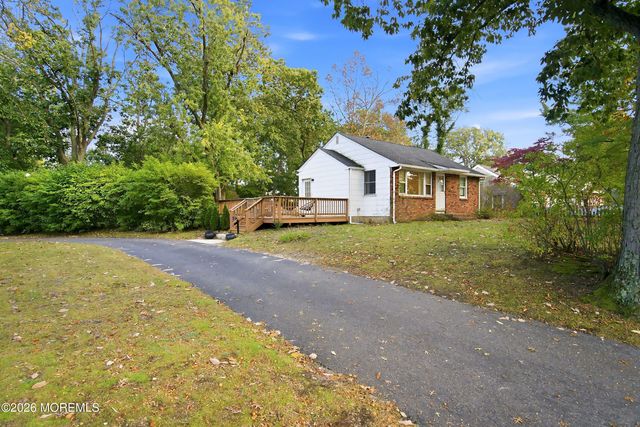 34 Hemlock Road, Howell, NJ 07731