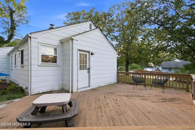 34 Hemlock Road, Howell, NJ 07731