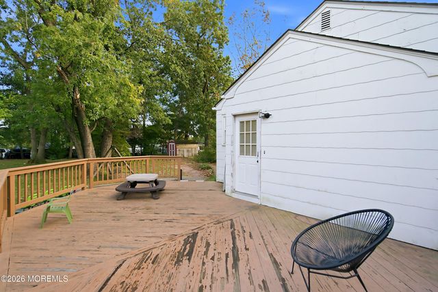 34 Hemlock Road, Howell, NJ 07731