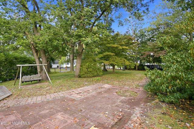 34 Hemlock Road, Howell, NJ 07731