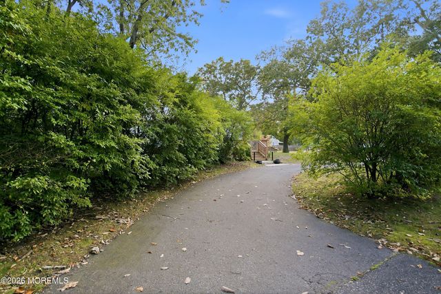 34 Hemlock Road, Howell, NJ 07731