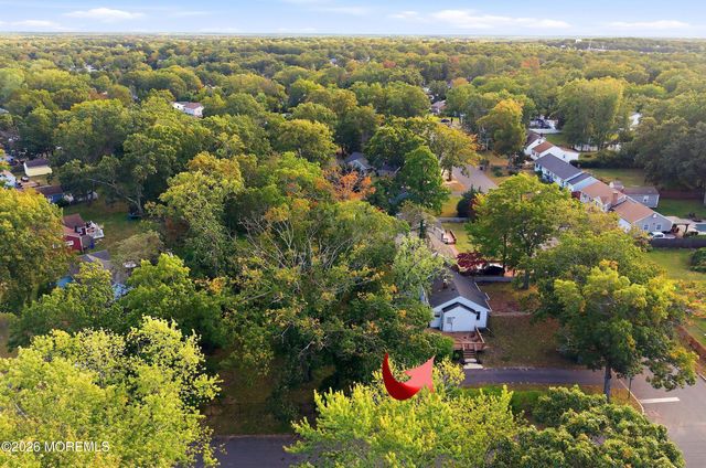 34 Hemlock Road, Howell, NJ 07731