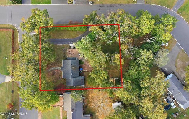34 Hemlock Road, Howell, NJ 07731