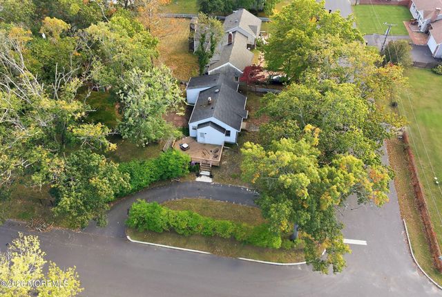 34 Hemlock Road, Howell, NJ 07731