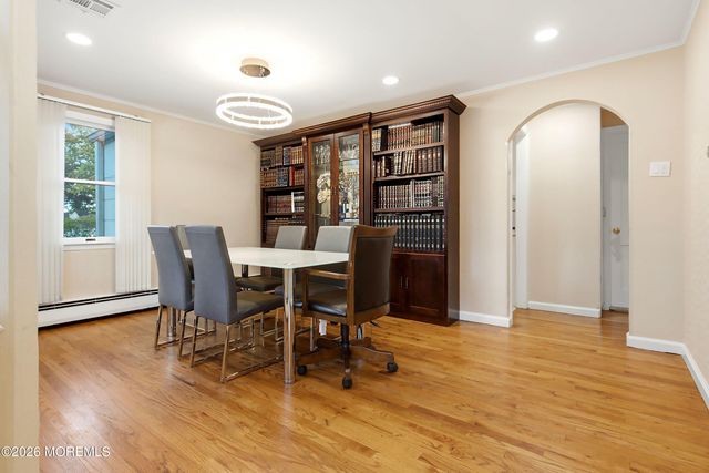 34 Hemlock Road, Howell, NJ 07731