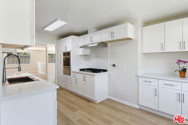 22848 Cohasset Street, West Hills, CA 91307