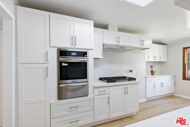22848 Cohasset Street, West Hills, CA 91307