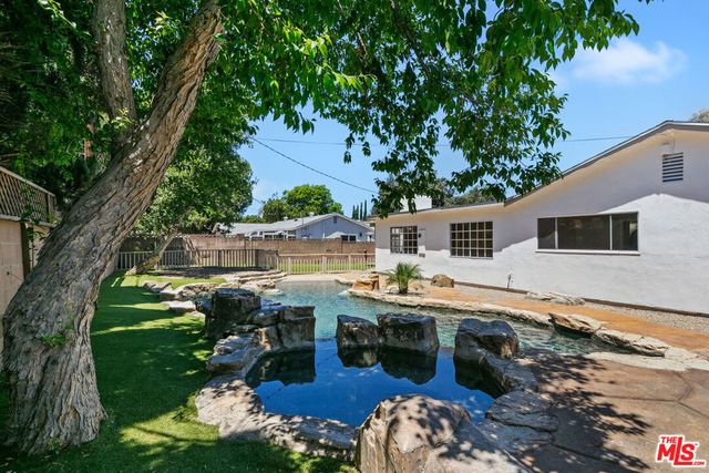22848 Cohasset Street, West Hills, CA 91307