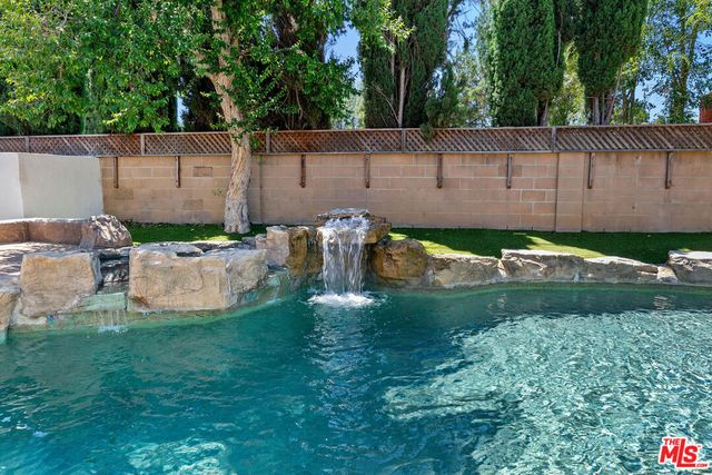 22848 Cohasset Street, West Hills, CA 91307