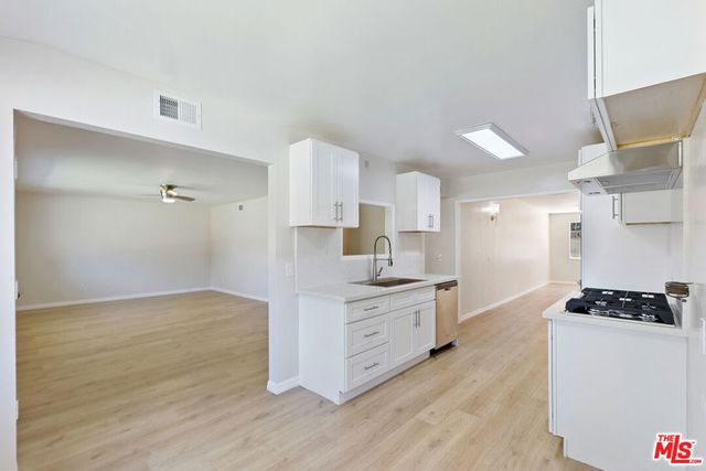 22848 Cohasset Street, West Hills, CA 91307