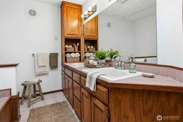 2793 Pondilla Way, Coupeville, WA 98239