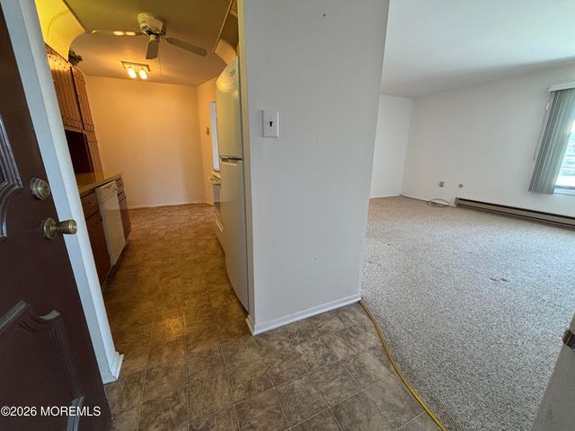 142 Cross Slope Court E, Manalapan, NJ 07726