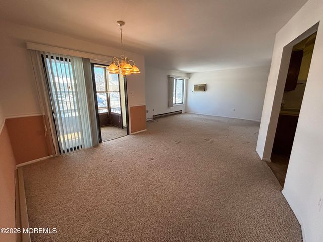 142 Cross Slope Court E, Manalapan, NJ 07726