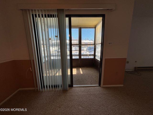 142 Cross Slope Court E, Manalapan, NJ 07726