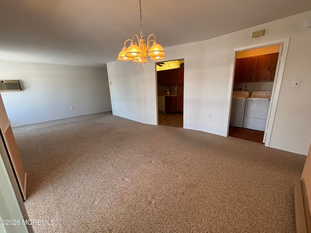 142 Cross Slope Court E, Manalapan, NJ 07726