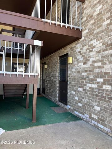 142 Cross Slope Court E, Manalapan, NJ 07726