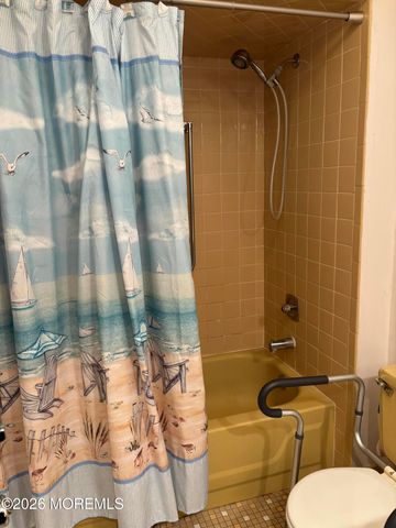 142 Cross Slope Court E, Manalapan, NJ 07726