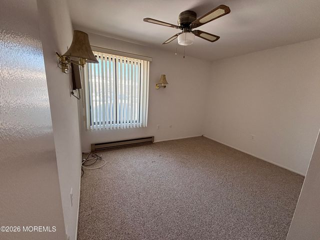 142 Cross Slope Court E, Manalapan, NJ 07726