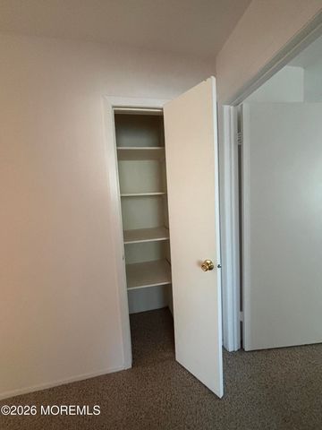 142 Cross Slope Court E, Manalapan, NJ 07726