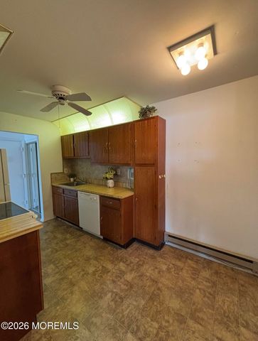 142 Cross Slope Court E, Manalapan, NJ 07726