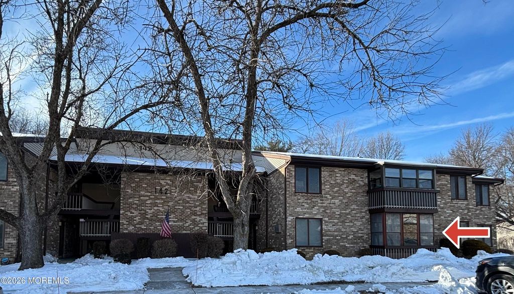 142 Cross Slope Court E, Manalapan, NJ 07726