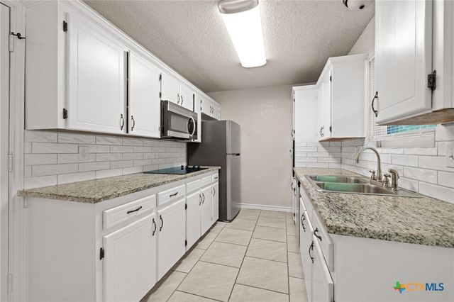 111 E Hogan Drive, Copperas Cove, TX 76522