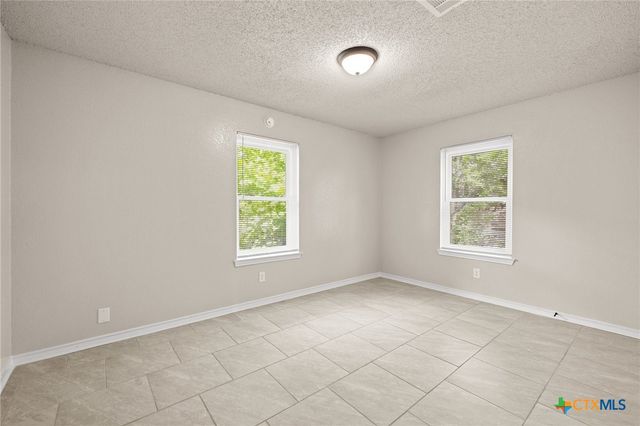 111 E Hogan Drive, Copperas Cove, TX 76522