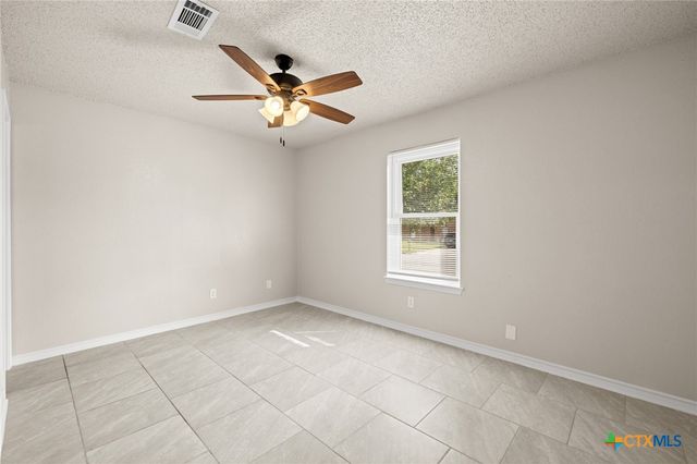 111 E Hogan Drive, Copperas Cove, TX 76522