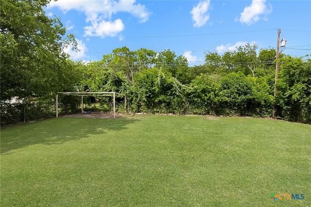 111 E Hogan Drive, Copperas Cove, TX 76522